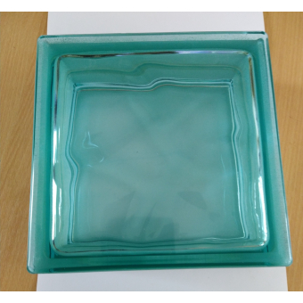 glasblok wolk groen glas met gat